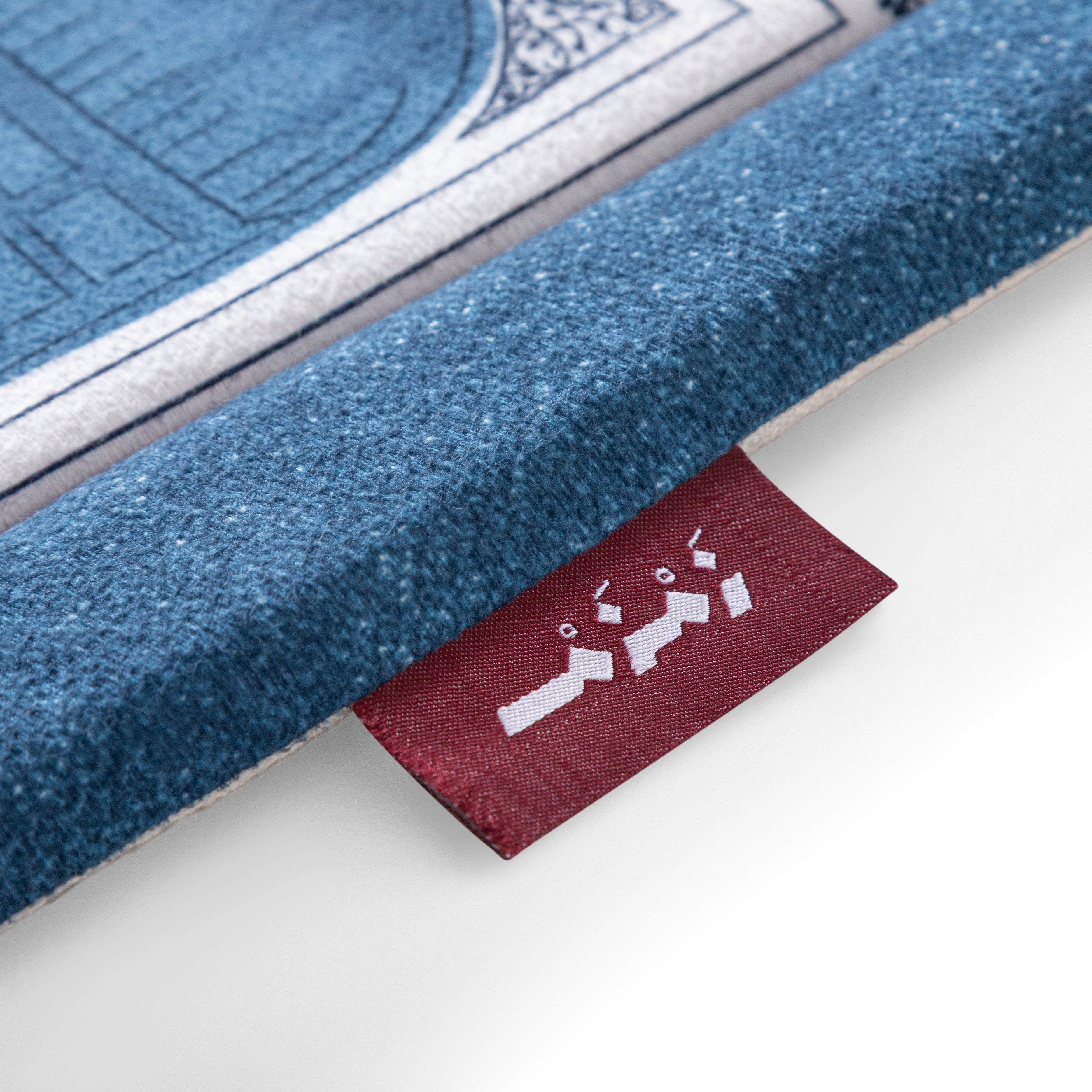 2 قارورة ماء زمزم 5 لتر بكرتونة الشحن الجوي + سجادة صلاة طبية هديه